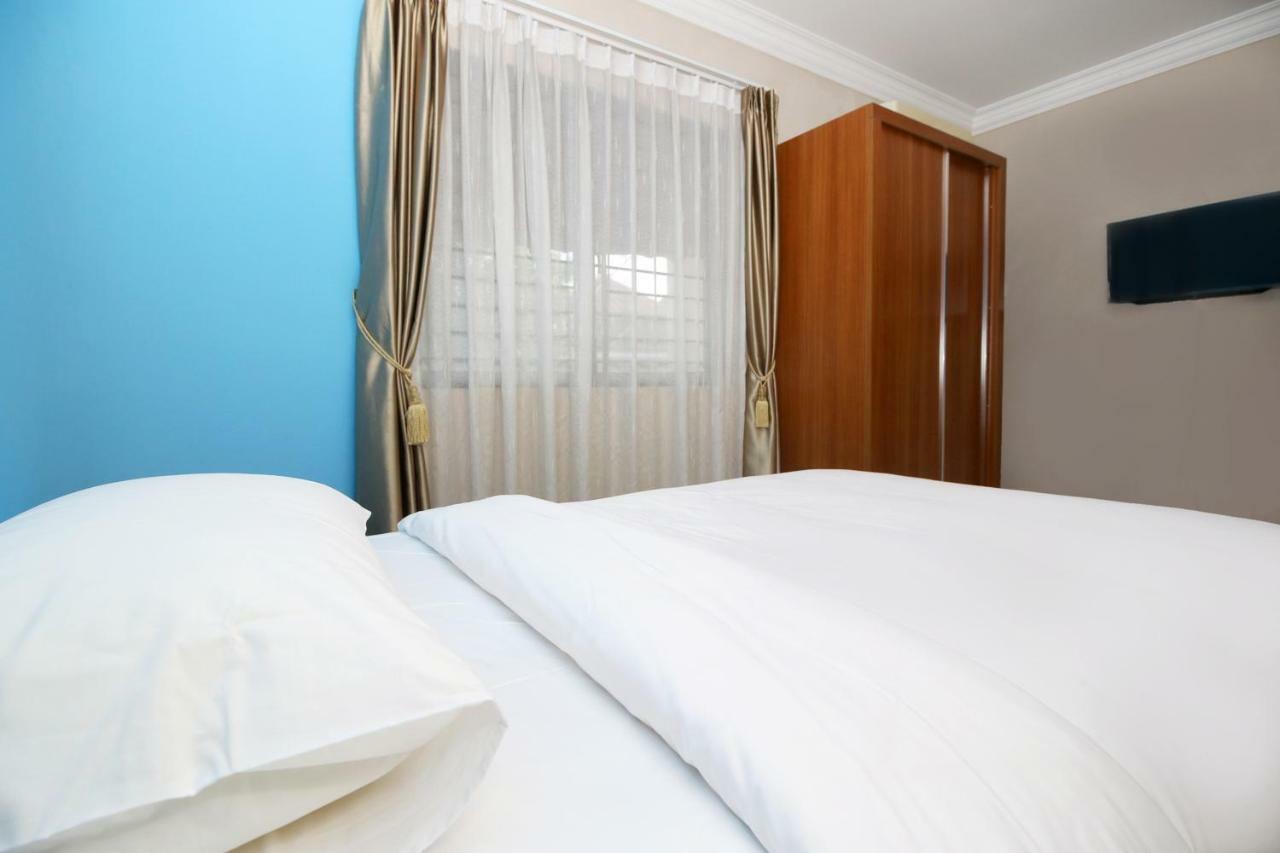 Safina Inn Syariah Sekupang Batam Ngoại thất bức ảnh